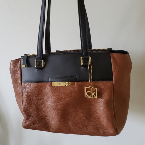 Calvin Klein Handbags - Calvin Klein bag purse